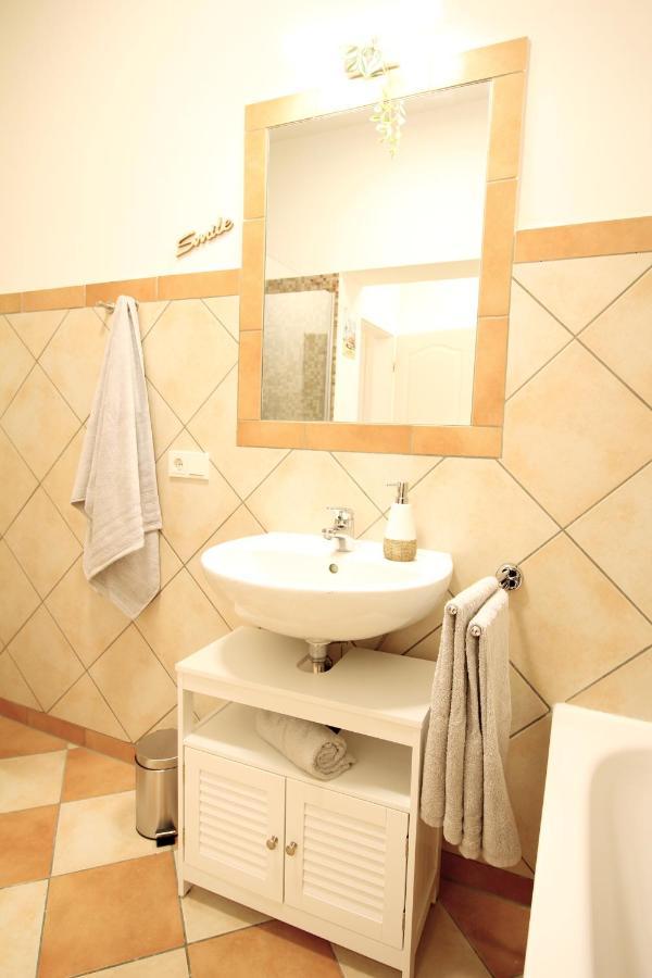 Secret Hideaways Tropical Feeling Mit 2 Schlafzimmer Nahe City L Messe L Flughafen L Hbf Duisburg Exterior foto